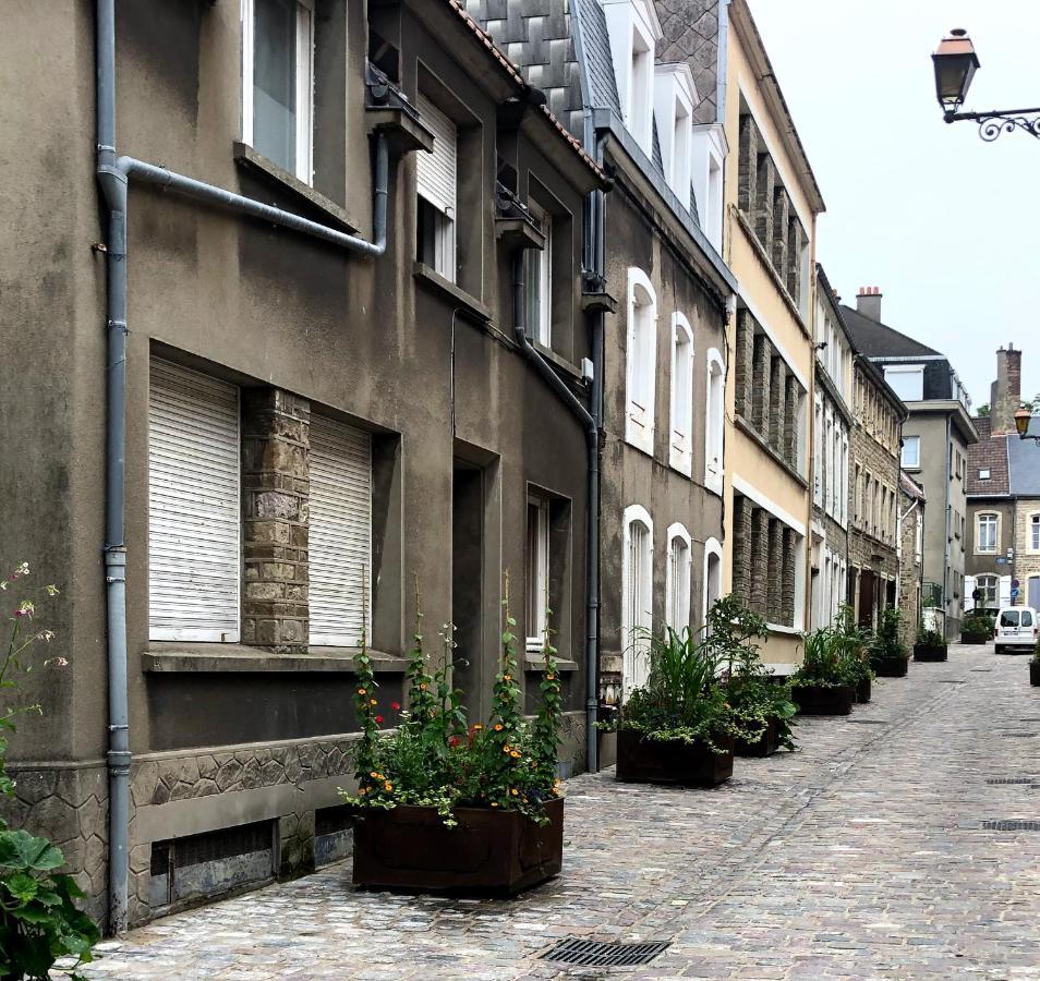 Lumineux T2 Vieille ville 3 pers parking gratuit - by La Source d'OrFée Boulogne-sur-Mer Extérieur photo