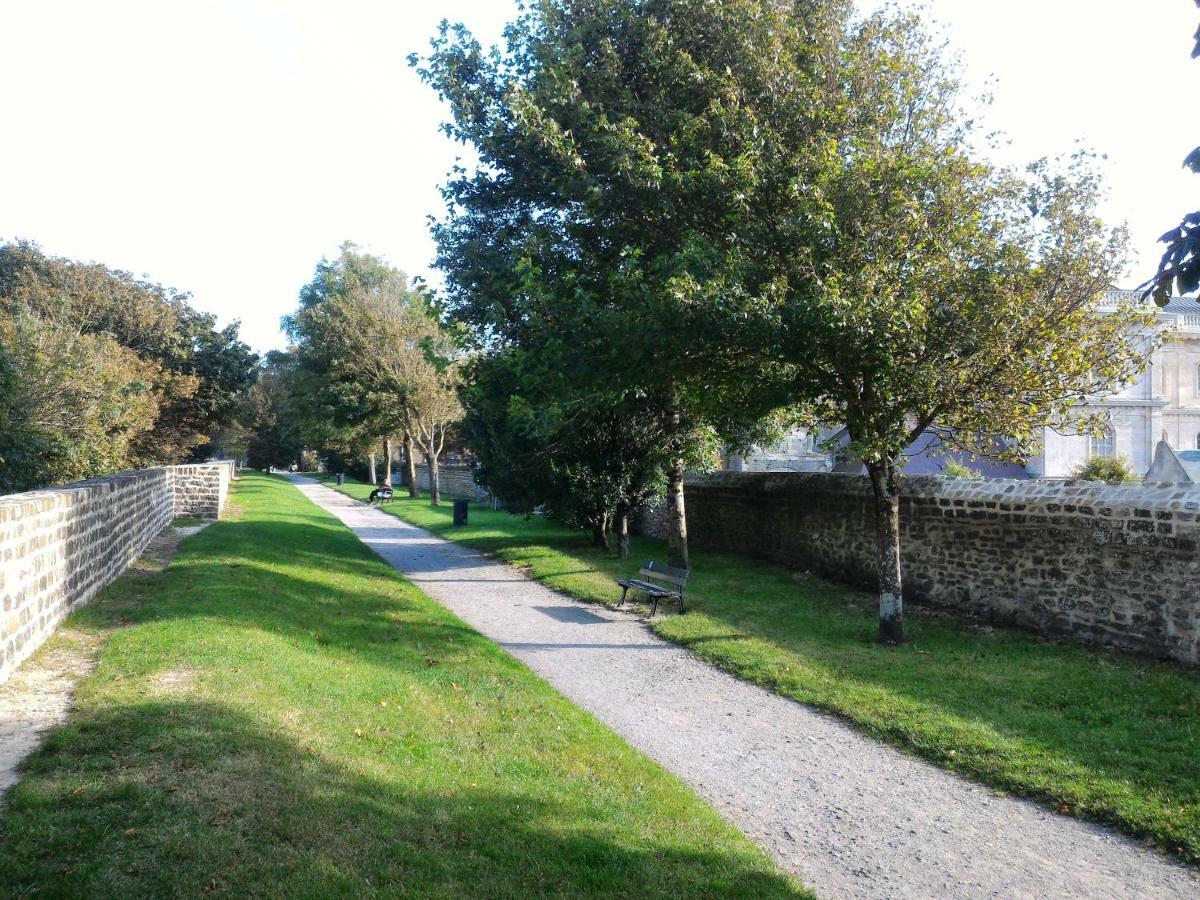 Lumineux T2 Vieille ville 3 pers parking gratuit - by La Source d'OrFée Boulogne-sur-Mer Extérieur photo